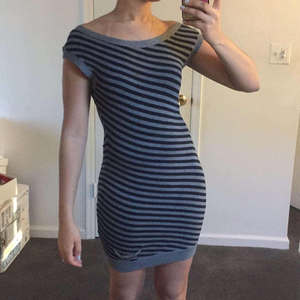 GUESS FIGURE FLATERING DRESS 😍 - Picture 2 of 5